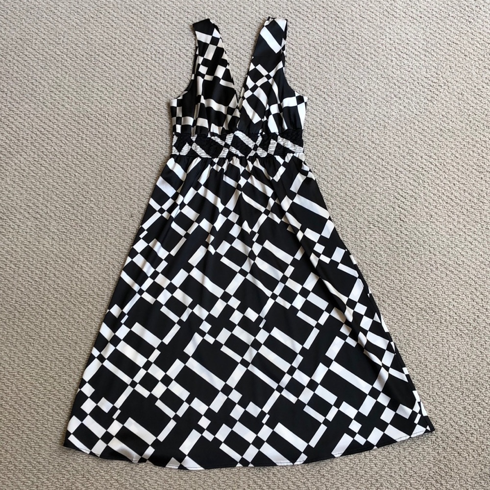 BLACK AND WHITE DRESS